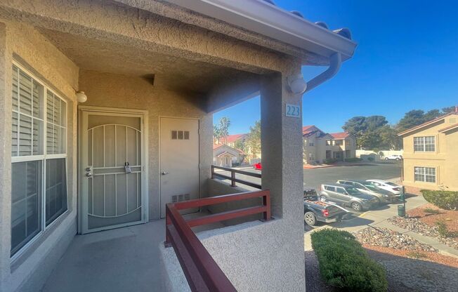 Second-Level Henderson Condo with Courtyard and Private Balcony