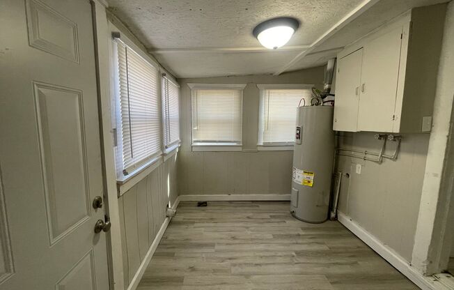 3 beds, 1 bath, $895