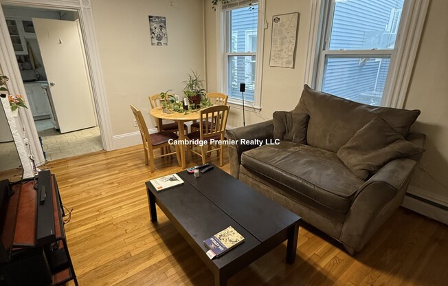 20 Mossland St 2