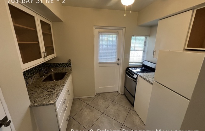 701 BAY ST NE