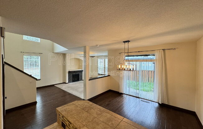 4 beds, 2.5 baths, 1,955 sqft, $2,795