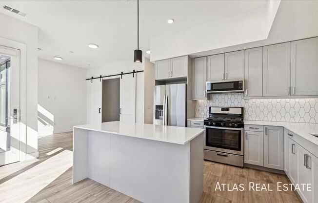 2876 W 53 AVE