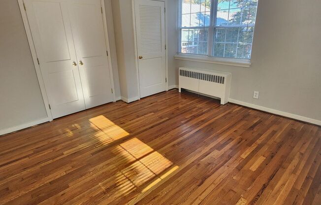 2 beds, 1 bath, 897 sqft, $2,335, Unit F-14