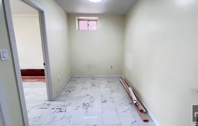 956 E 54 ST