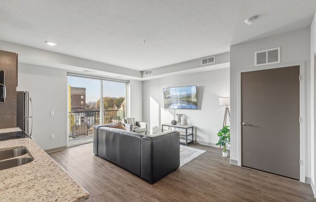 4 beds, 2 baths, 1,136 sqft, $3,020, Unit 211