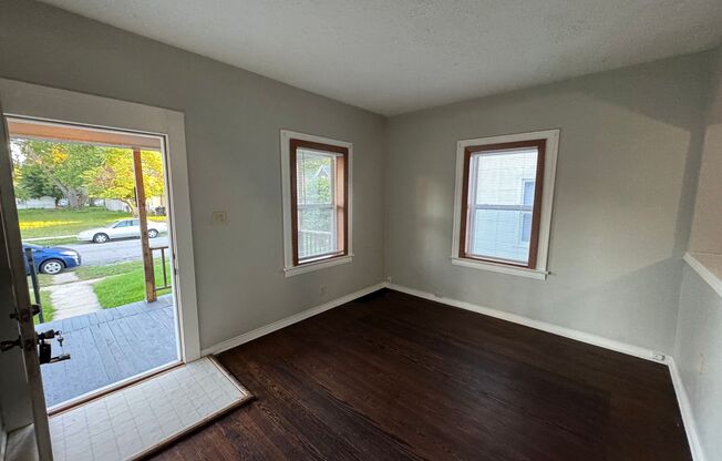 3 beds, 1 bath, $1,324