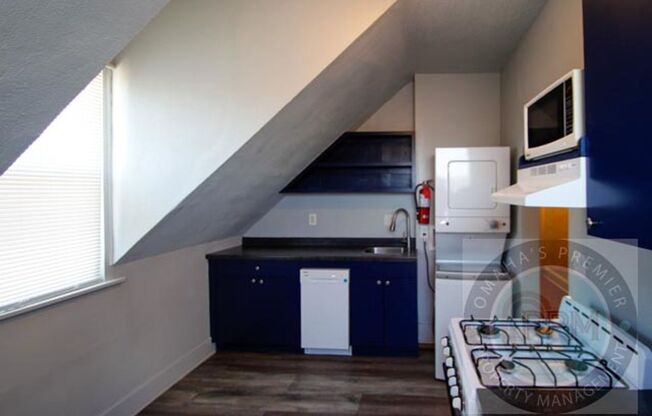 qPACIFIC 3016 Pacific St