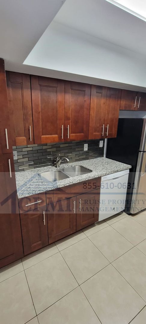 1 bed, 1 bath, 751 sqft, $1,725, Unit 5