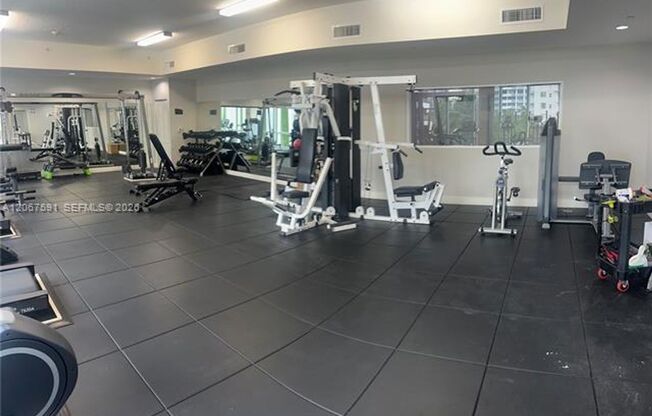 3 beds, 2 baths, $4,200, Unit # 1605