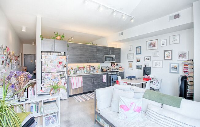 1 bed, 1 bath, 700 sqft, $2,195, Unit 303