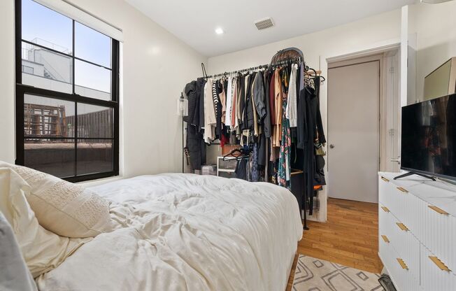 118 KINGSLAND AVE
