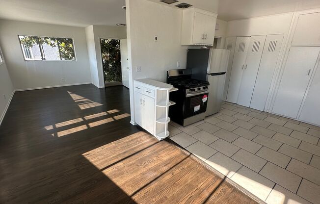 2 beds, 1 bath, $2,550, Unit 8501