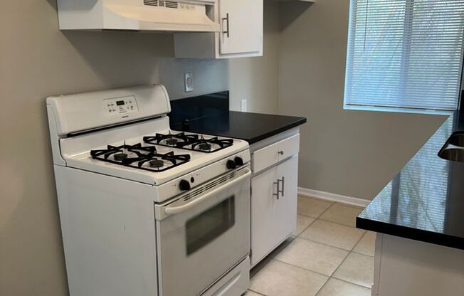 2 beds, 1 bath, 700 sqft, $2,959, Unit #8