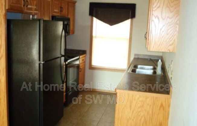 2 beds, 2 baths, 1,200 sqft, $1,070