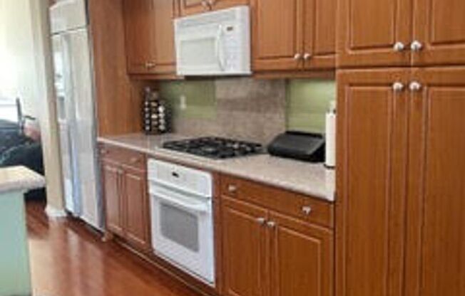 2 BR, 2 Bath, 2 Car garage
