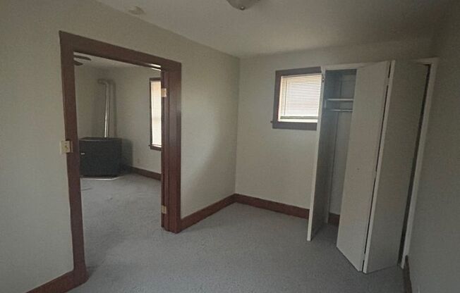 2 beds, 1 bath, $900, Unit Rear