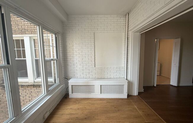 1 bed, 1 bath, 769 sqft, $1,475, Unit Old King Edward 44