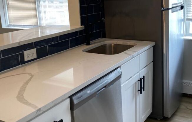 2 beds, 1.5 baths, 850 sqft, $1,925, Unit B07