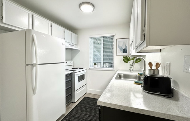 2 beds, 1 bath, 803 sqft, $1,525, Unit 121