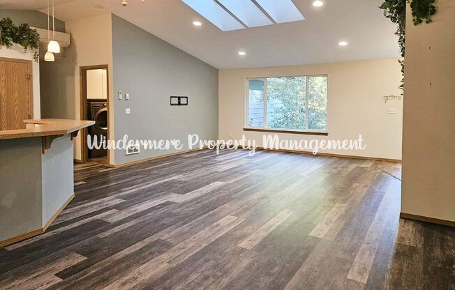 Immaculate rambler on large lot in Olalla