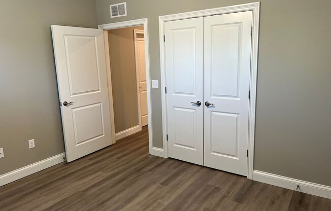 2 beds, 2 baths, 979 sqft, $1,130, Unit 911