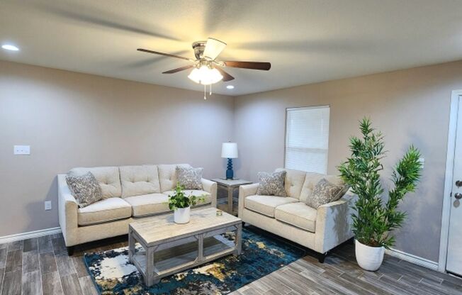 2 beds, 1 bath, 988 sqft, $1,350, Unit Unit 55