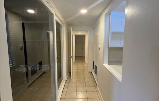 2 beds, 1 bath, 950 sqft, $1,250, Unit 809