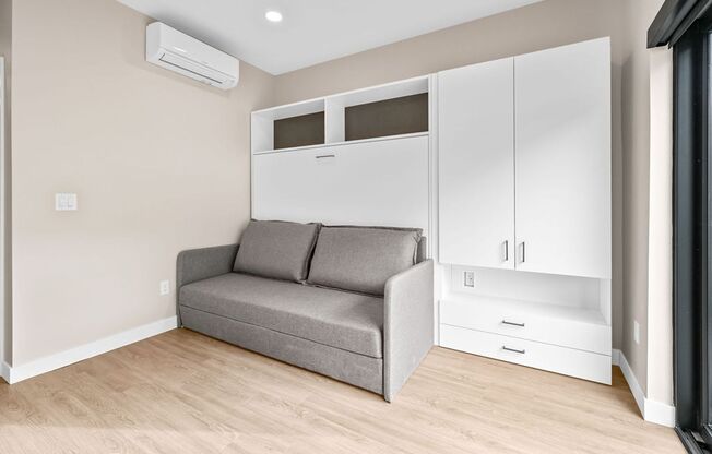 Studio, 1 bath, 402 sqft, $1,225, Unit 302