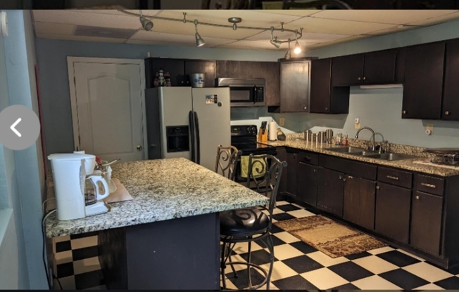 1 MCKENZIE AVE