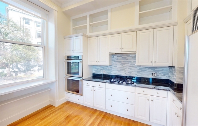 22 BEACON ST