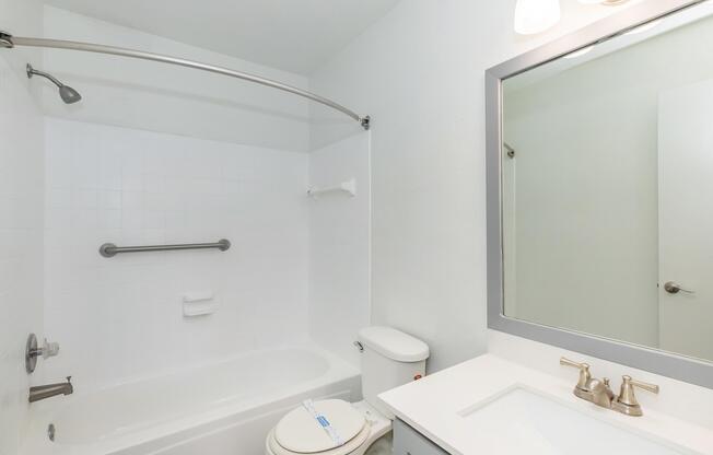 2 beds, 2 baths, 976 sqft, $1,300