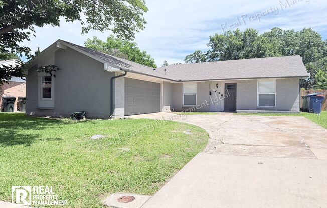 706 JAMESTOWN DR