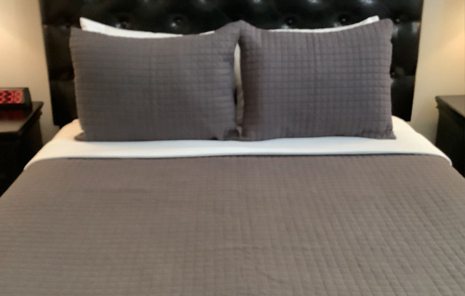 3 beds, 2.5 baths, 1,404 sqft, $5,640, Unit 1430-105