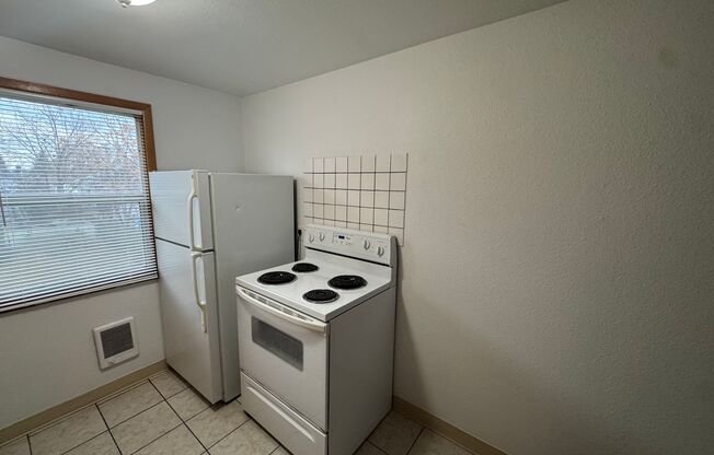 Studio, 1 bath, 600 sqft, $795, Unit 3