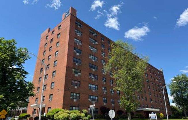 1 bed, 1 bath, 750 sqft, $1,750, Unit Apt 2L