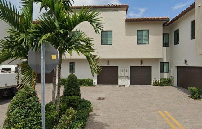 4746 NW 83 PKWY
