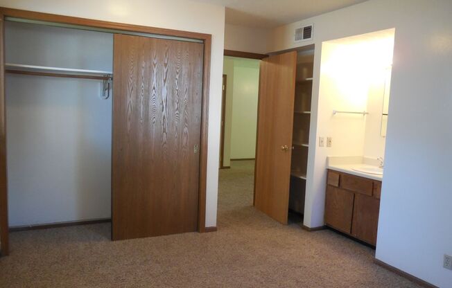 2 beds, 1.5 baths, 680 sqft, $949, Unit 8530