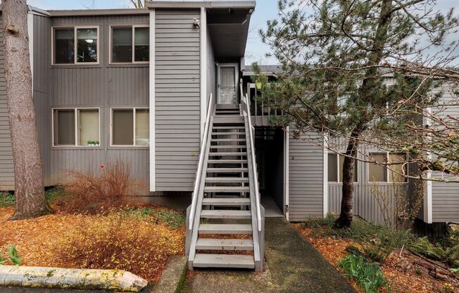 Beautiful 3 bedroom unit near in Lake Oswego- Comes with gym membership!