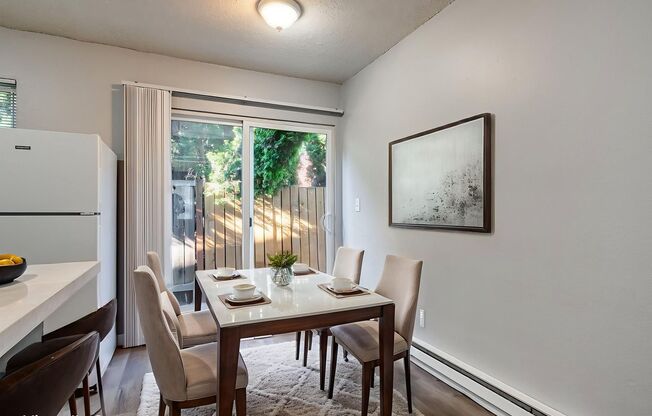 2 beds, 1 bath, 800 sqft, $1,295, Unit 431-01-23