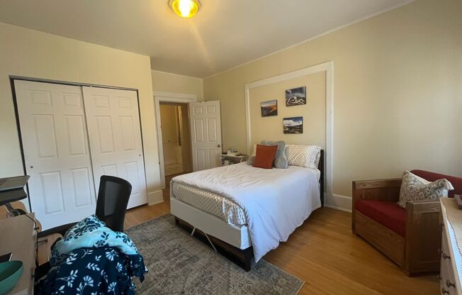 4 beds, 2 baths, $2,295, Unit 10