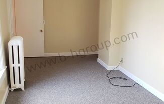 Studio, 1 bath, 300 sqft, $660, Unit Apt 7