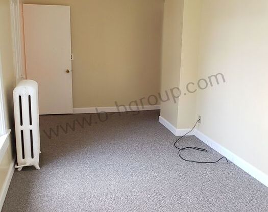 Studio, 1 bath, 300 sqft, $660, Unit Apt 7