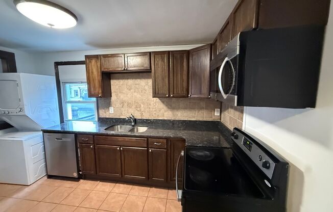 Newly Renovated Temple Apartment