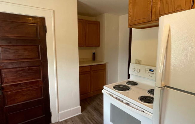 2 beds, 1 bath, 1,871 sqft, $925