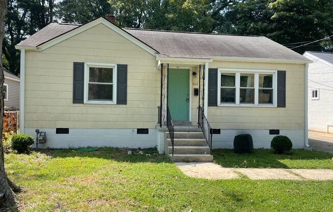 Renovated 3 Bedroom Near UNCG & Downtown Greensboro - Stackable Washer & Dryer Included!