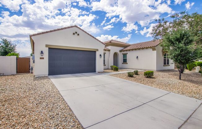 Nicely updated 3-bedroom single level home in Goodyear