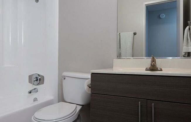 1 bed, 1 bath, $2,795, Unit 27-07