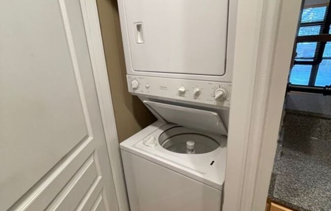 Uptown Charlotte Condo! 1 BR / 1 BA Now Available!
