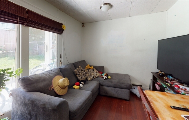 23 ENDICOTT AVE
