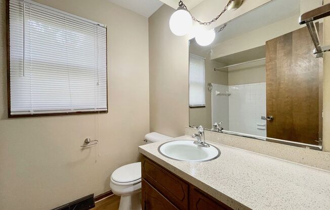 2 beds, 1 bath, $1,450, Unit 8128